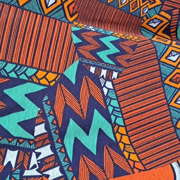 Lularoe Classic T Shirt Short Sleeve Aztec Print Size Large - Picture 5 of 6